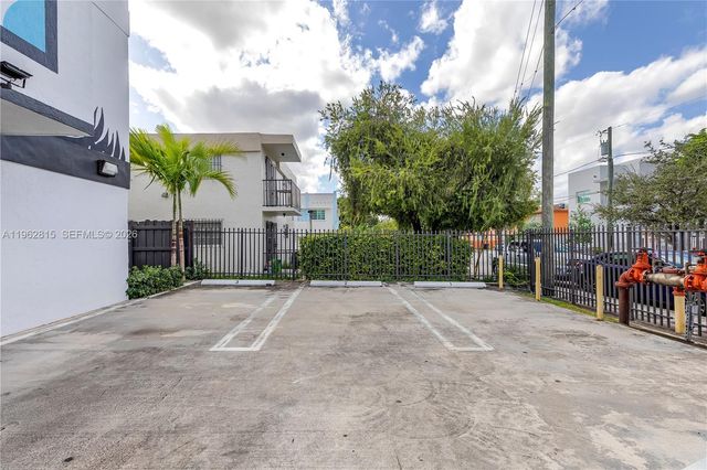 520 SW 5th St 203, Miami, FL 33130