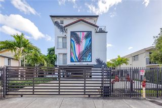 520 SW 5th St 203, Miami, FL 33130