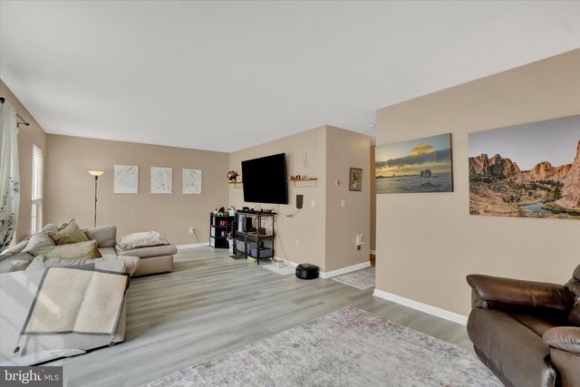 2705 STEEPLE CHASE DR, York, PA 17402