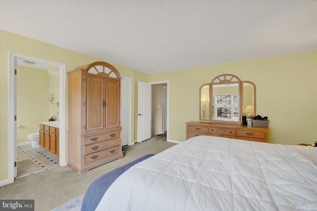 2705 STEEPLE CHASE DR, York, PA 17402