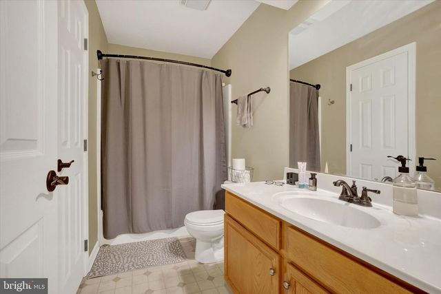 2705 STEEPLE CHASE DR, York, PA 17402
