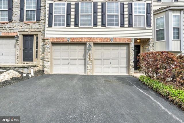 2705 STEEPLE CHASE DR, York, PA 17402