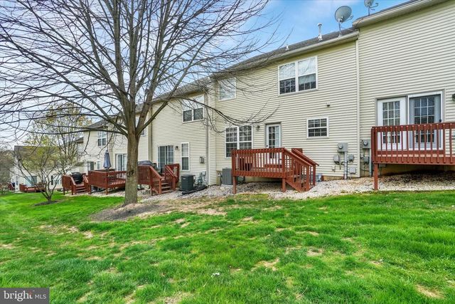 2705 STEEPLE CHASE DR, York, PA 17402