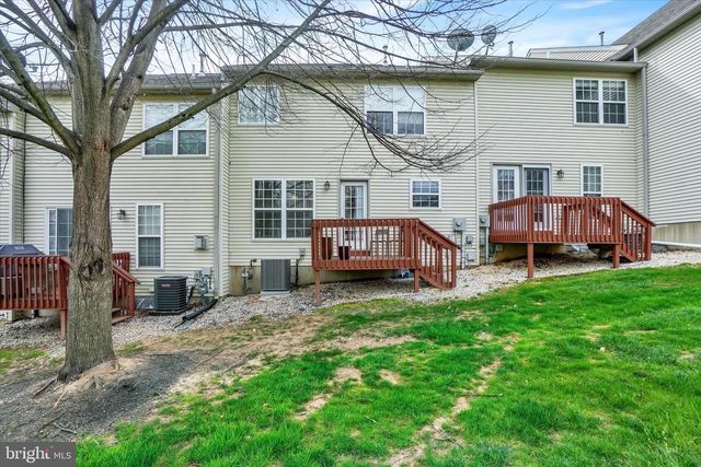 2705 STEEPLE CHASE DR, York, PA 17402