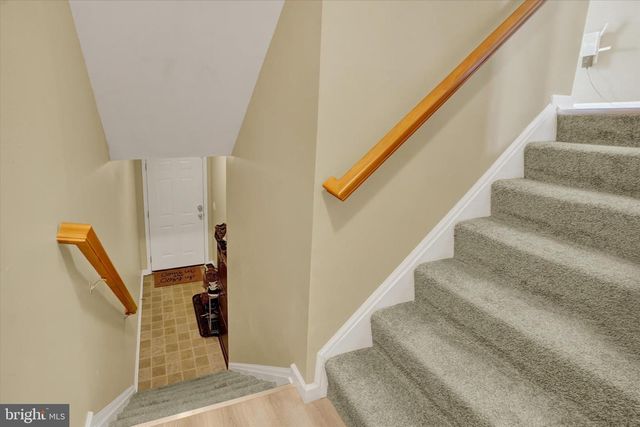 2705 STEEPLE CHASE DR, York, PA 17402
