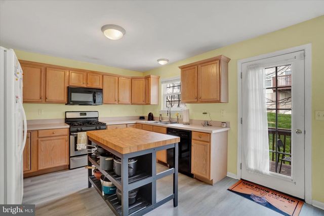 2705 STEEPLE CHASE DR, York, PA 17402