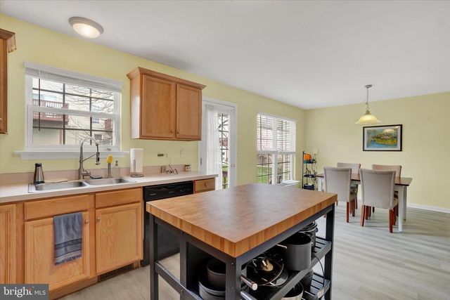 2705 STEEPLE CHASE DR, York, PA 17402
