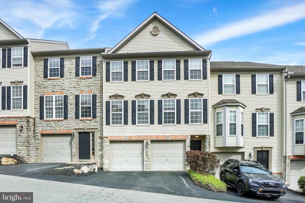 2705 STEEPLE CHASE DR, York, PA 17402