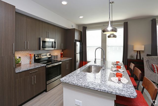 690 E Algonquin Road 3407, Schaumburg, IL 60173