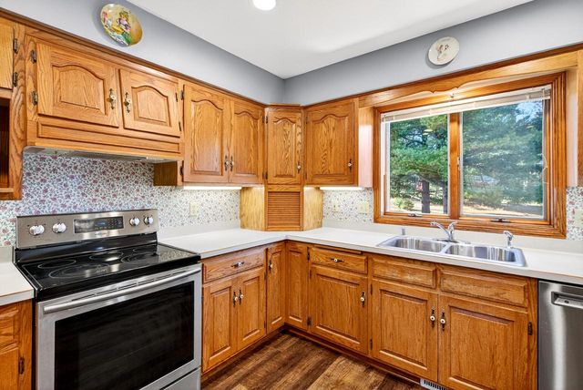 7009 Barber CIRCLE, West Bend, WI 53090