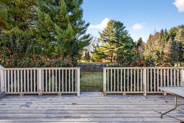 7009 Barber CIRCLE, West Bend, WI 53090