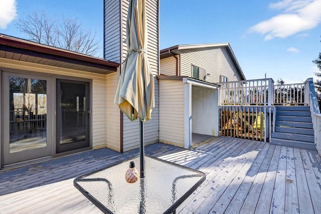 7009 Barber CIRCLE, West Bend, WI 53090