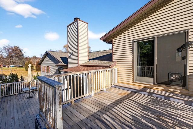 7009 Barber CIRCLE, West Bend, WI 53090