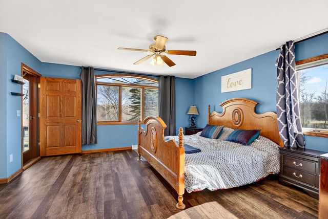 7009 Barber CIRCLE, West Bend, WI 53090