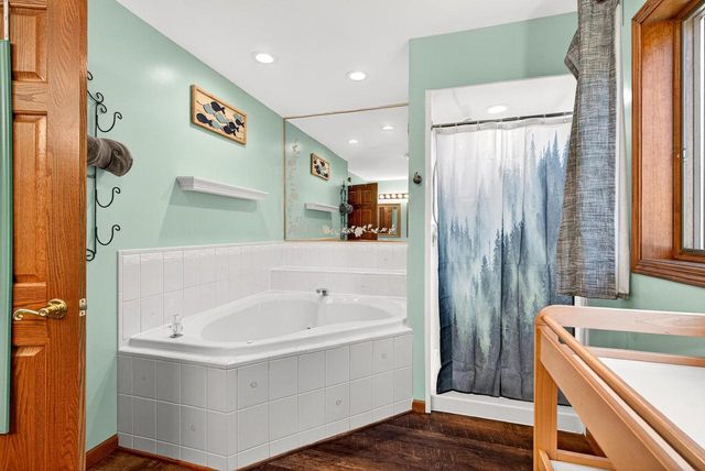 7009 Barber CIRCLE, West Bend, WI 53090