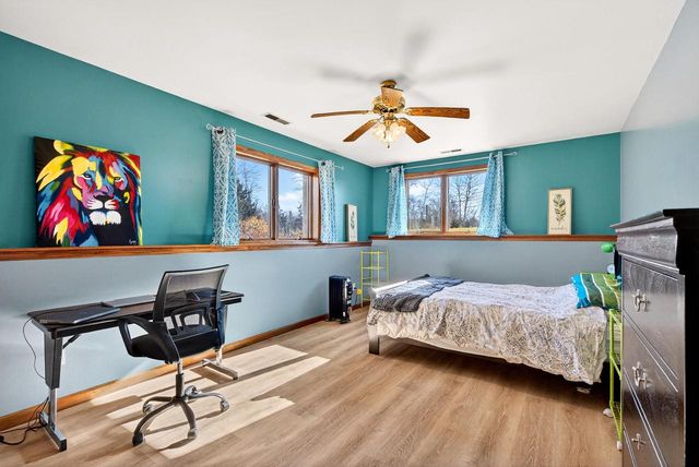 7009 Barber CIRCLE, West Bend, WI 53090