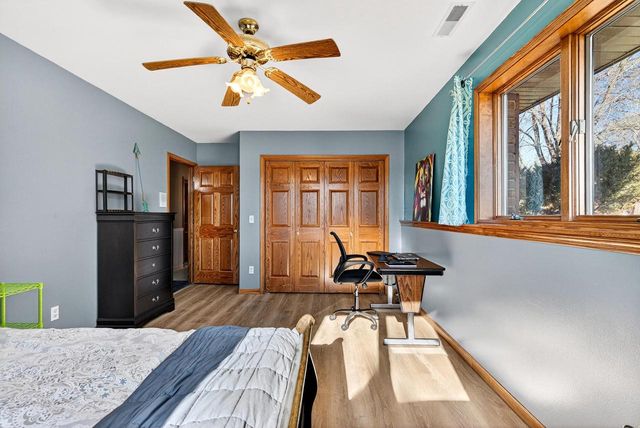 7009 Barber CIRCLE, West Bend, WI 53090