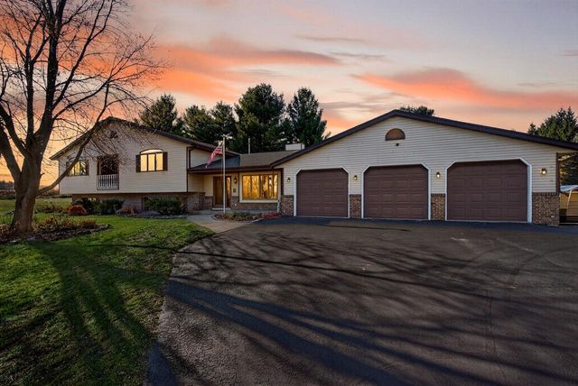 7009 Barber CIRCLE, West Bend, WI 53090