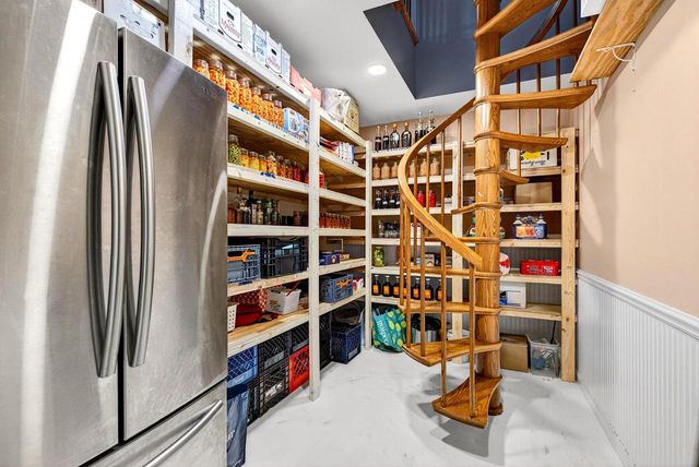 7009 Barber CIRCLE, West Bend, WI 53090