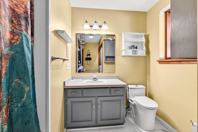 7009 Barber CIRCLE, West Bend, WI 53090