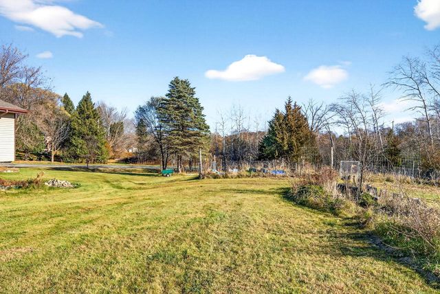 7009 Barber CIRCLE, West Bend, WI 53090