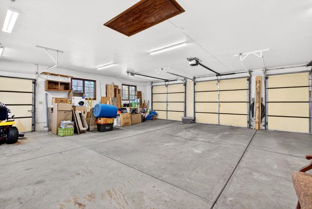 7009 Barber CIRCLE, West Bend, WI 53090