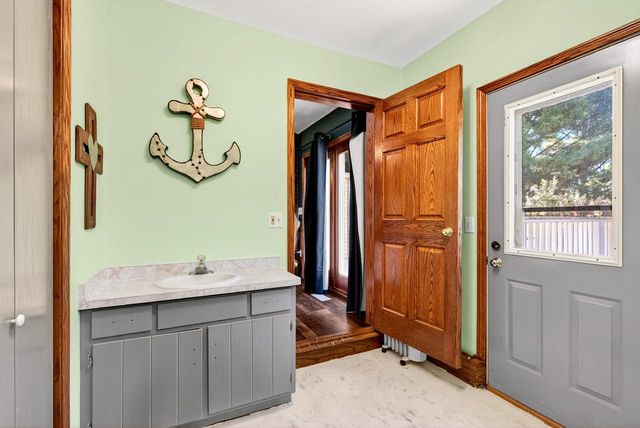 7009 Barber CIRCLE, West Bend, WI 53090