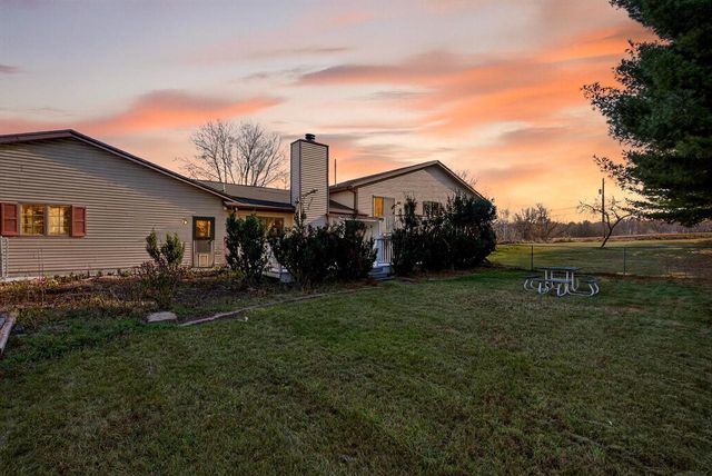7009 Barber CIRCLE, West Bend, WI 53090