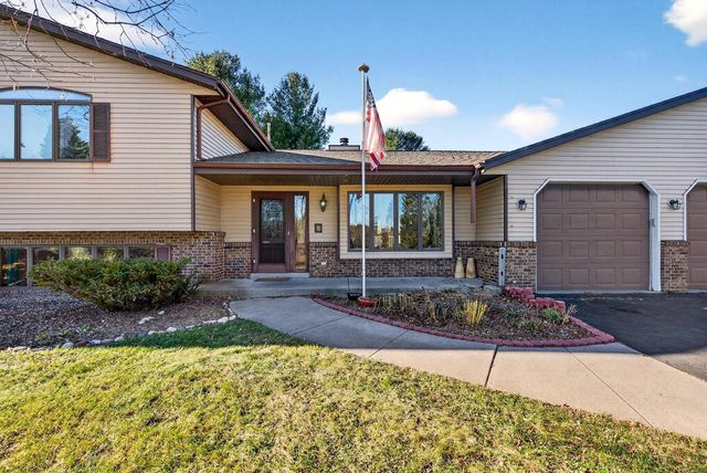 7009 Barber CIRCLE, West Bend, WI 53090