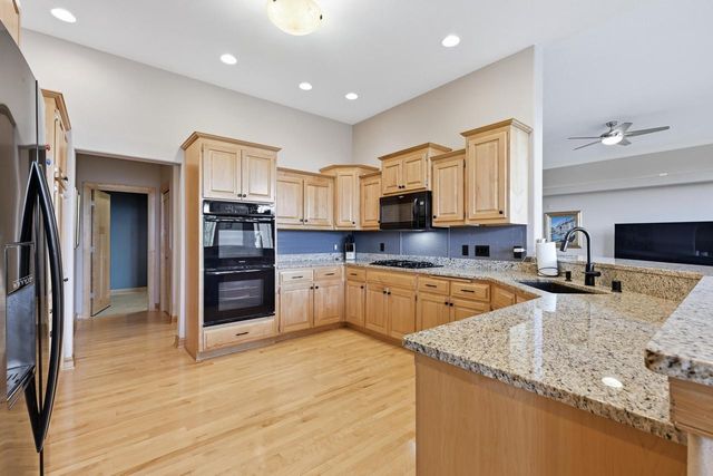 645 Talon TRAIL, Brookfield, WI 53045