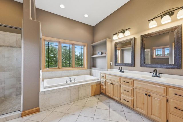 645 Talon TRAIL, Brookfield, WI 53045
