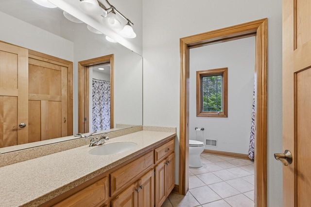 645 Talon TRAIL, Brookfield, WI 53045