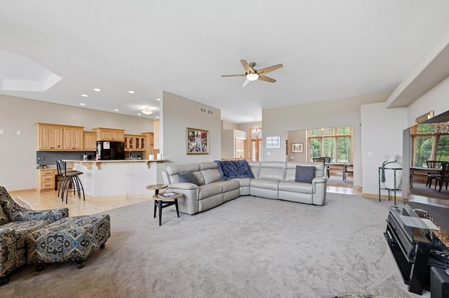 645 Talon TRAIL, Brookfield, WI 53045