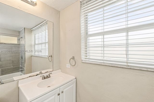 1379 NE 178th St, North Miami Beach, FL 33162