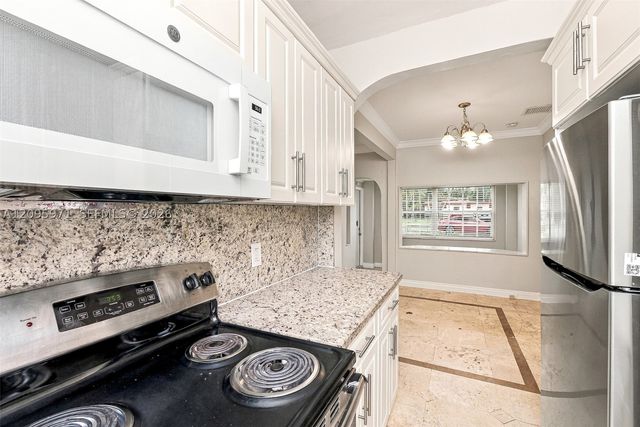 1379 NE 178th St, North Miami Beach, FL 33162