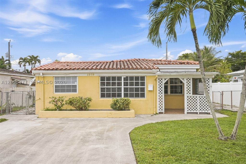 1379 NE 178th St, North Miami Beach, FL 33162