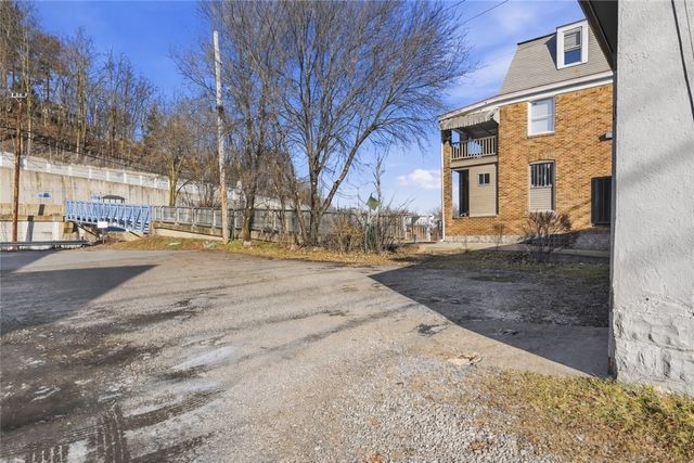 2404 Saw Mill Run Blvd, Overbrook, PA 15234