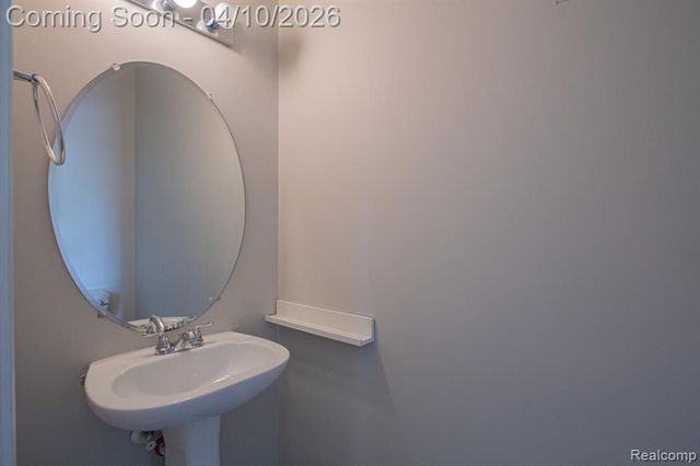 68 W Bethune Street, Detroit, MI 48202