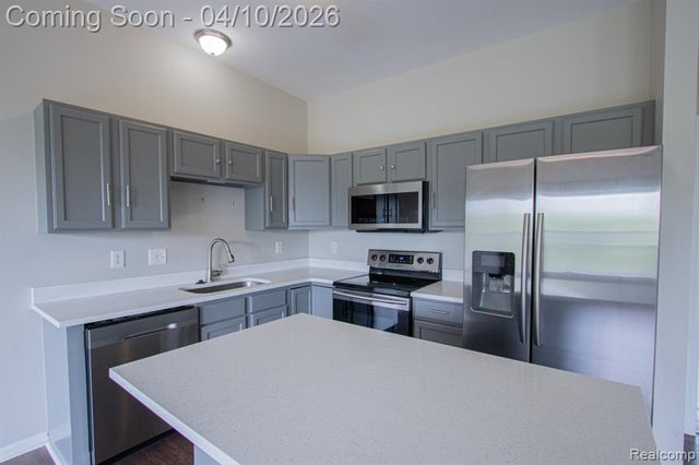 68 W Bethune Street, Detroit, MI 48202