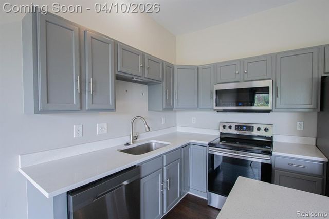 68 W Bethune Street, Detroit, MI 48202