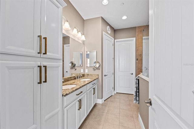 226 SAPPHIRE LAKE DRIVE 201, Bradenton, FL 34209