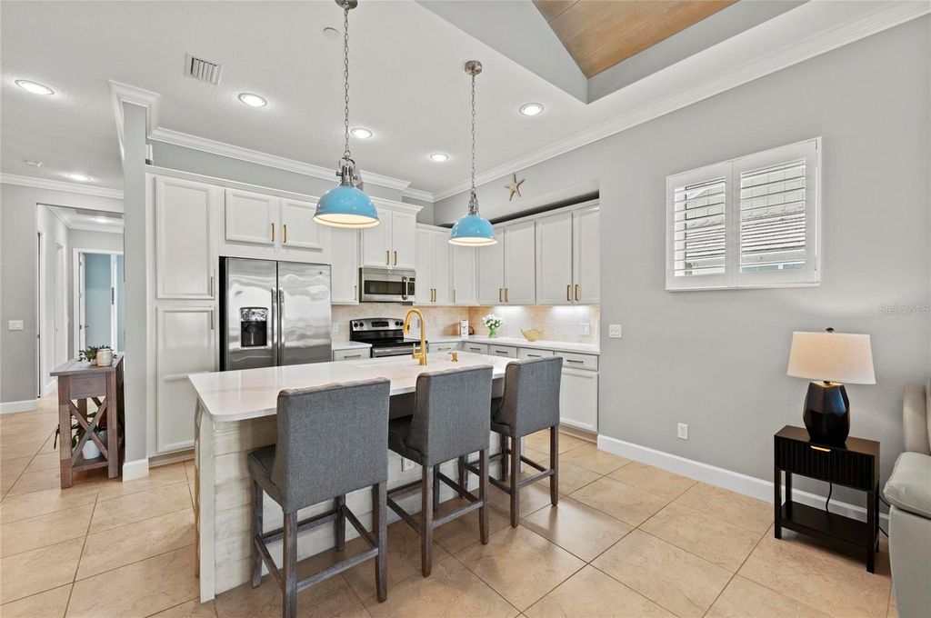 Image 21 of property listing at 226 SAPPHIRE LAKE DRIVE 201, Bradenton, FL 34209