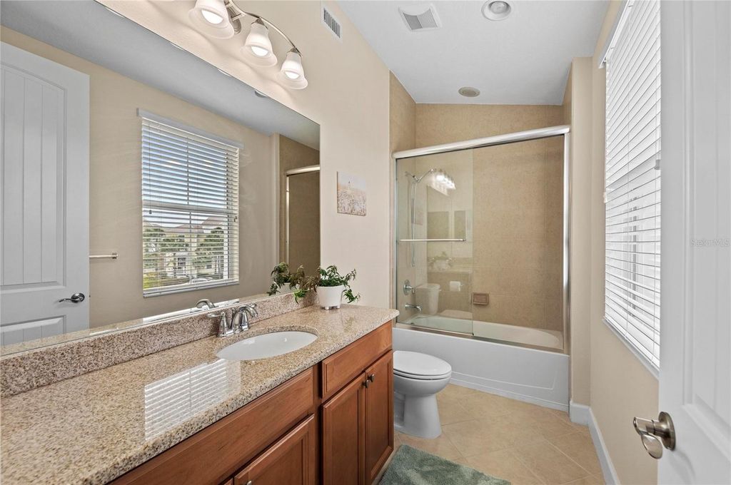 Image 49 of property listing at 226 SAPPHIRE LAKE DRIVE 201, Bradenton, FL 34209