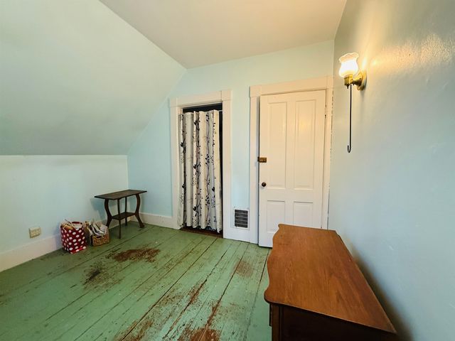 13 Prospect Street, Rockingham, VT 05101