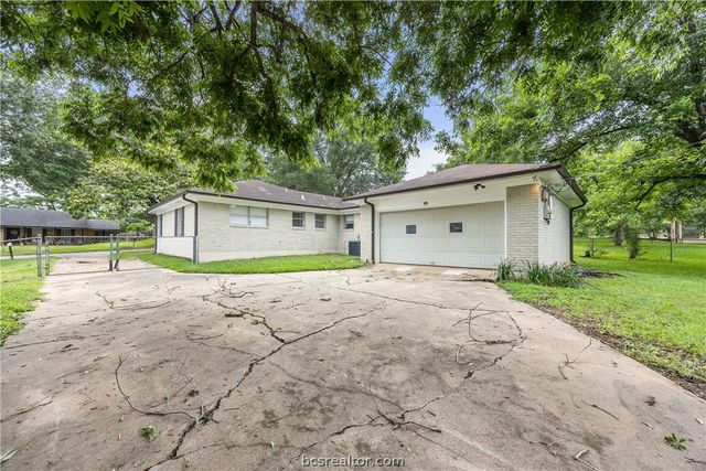 2411 Airline Drive, Brenham, TX 77833