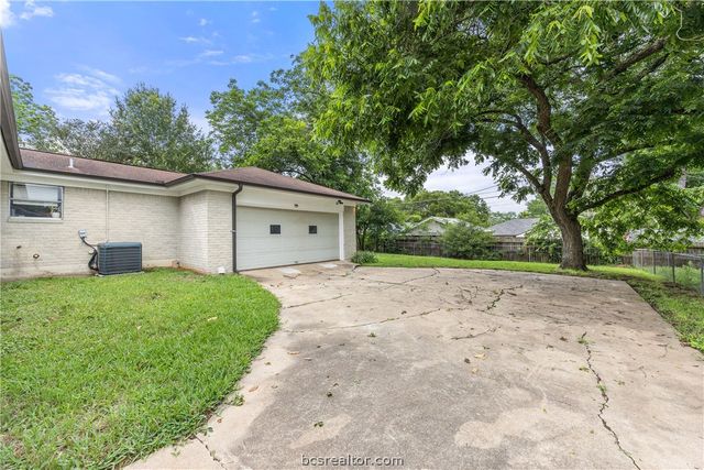 2411 Airline Drive, Brenham, TX 77833