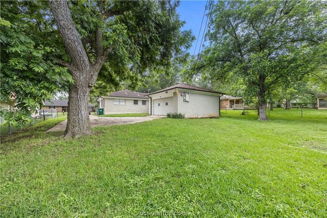 2411 Airline Drive, Brenham, TX 77833