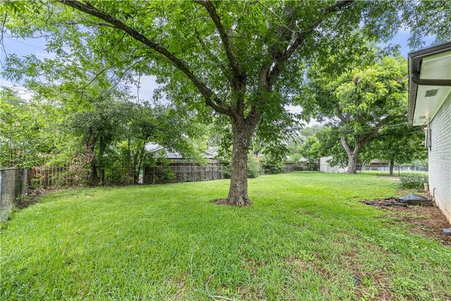 2411 Airline Drive, Brenham, TX 77833