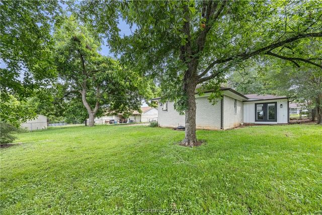 2411 Airline Drive, Brenham, TX 77833