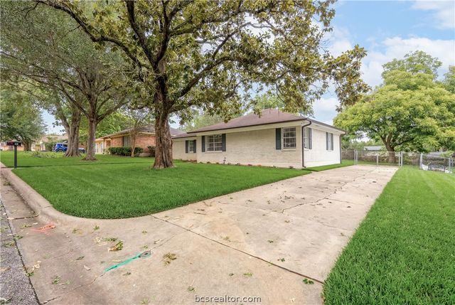 2411 Airline Drive, Brenham, TX 77833